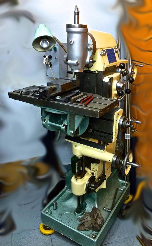 Фото фрезерного універсального верстата 678М